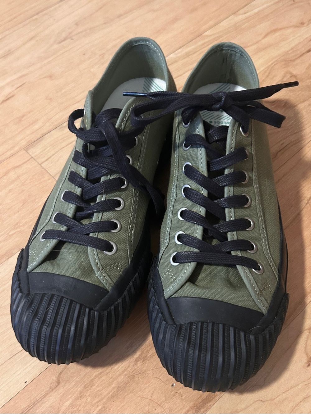 Like New PF Flyers Low
